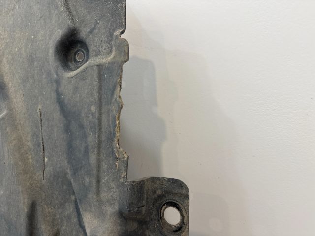 bontott BMW X6 Jobb Kardánbox Burkolat