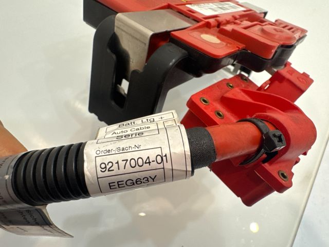 bontott BMW X6 Pozitív Kábel