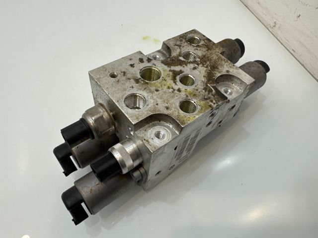 bontott BMW X6 Aktív Futómű Hidraulikus Szeleptömb