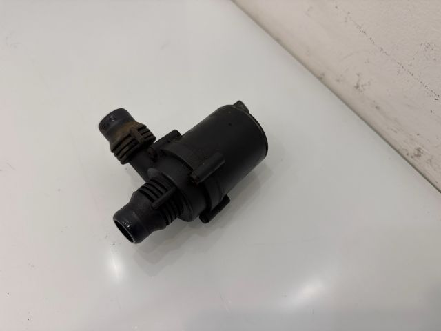 bontott BMW X6 Kiegészítő Vízszivattyú