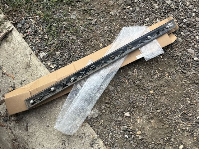 bontott BMW X7 Jobb hátsó Ajtó Díszléc