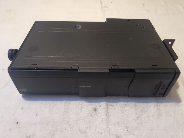 bontott BMW Z4 CD / DVD Tár