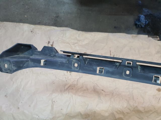 bontott BMW Z4 Hátsó középső Lökhárító Tartó (Műanyag)