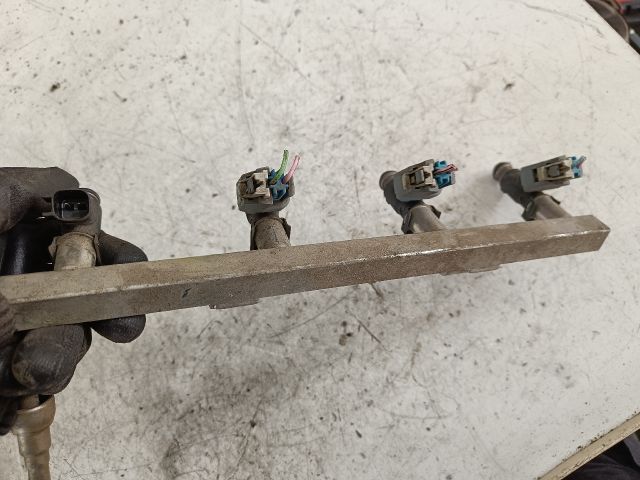 bontott CHEVROLET AVEO Porlasztó Sor / Híd