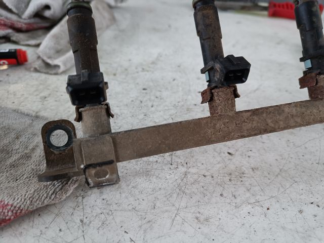 bontott CHEVROLET AVEO Porlasztó Sor / Híd