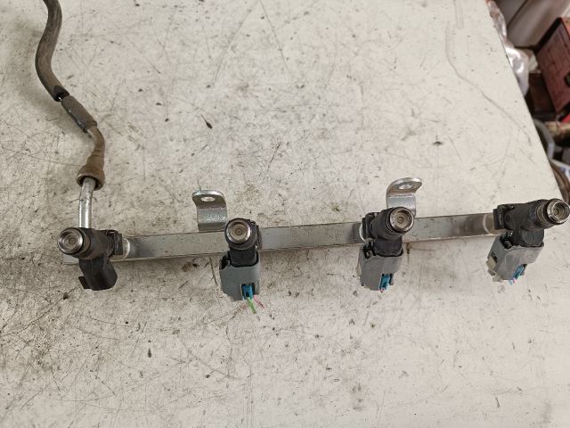 bontott CHEVROLET AVEO Porlasztó Sor / Híd