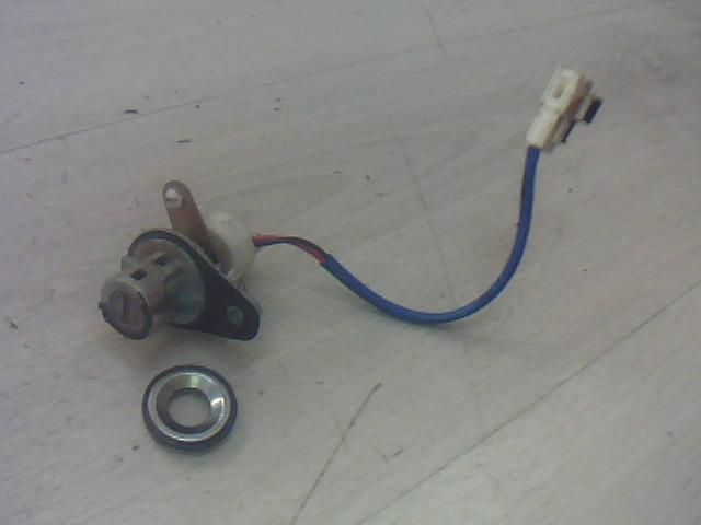 bontott CHEVROLET AVEO Csomagtérajtó Zárbetét