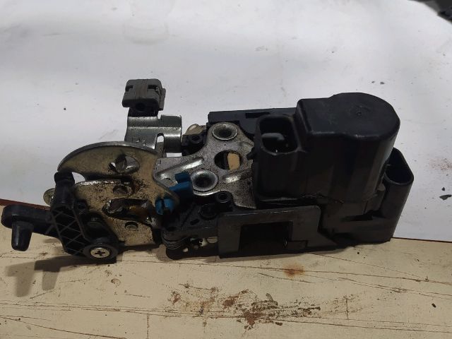 bontott CHEVROLET AVEO Csomagtérajtó Zárbetét