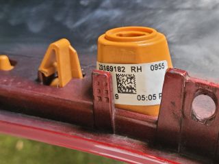 bontott CHEVROLET CAMARO Első Lökhárító (Részeivel)