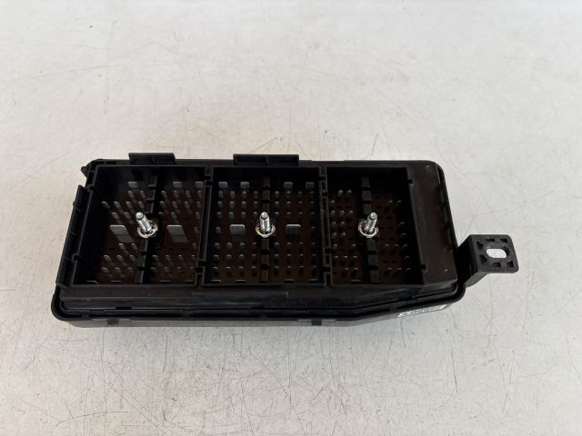 bontott CHEVROLET CAPTIVA Biztosítéktábla Motortér