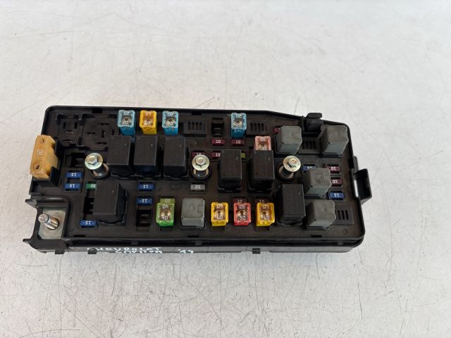 bontott CHEVROLET CAPTIVA Biztosítéktábla Motortér