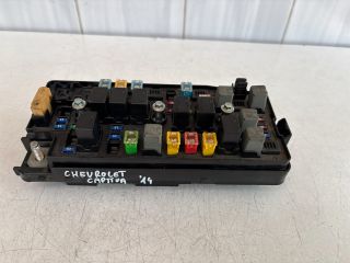 bontott CHEVROLET CAPTIVA Biztosítéktábla Motortér