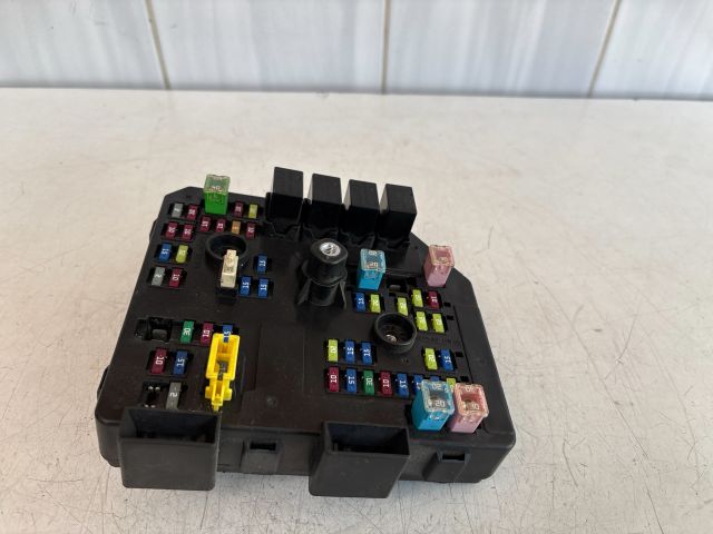 bontott CHEVROLET CAPTIVA Biztosítéktábla Utastér