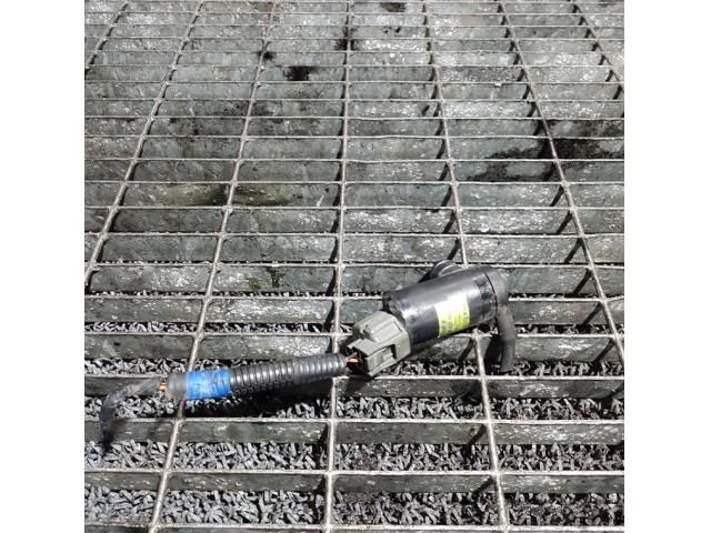 bontott CHEVROLET CAPTIVA Első Ablakmosó Szivattyú