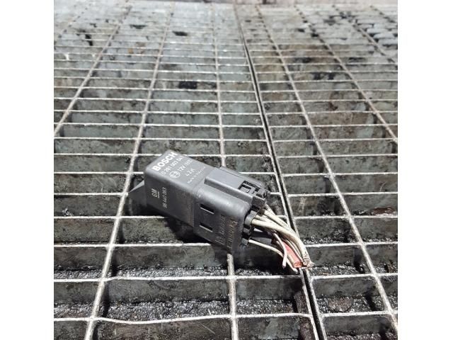 bontott CHEVROLET CAPTIVA Izzító Relé