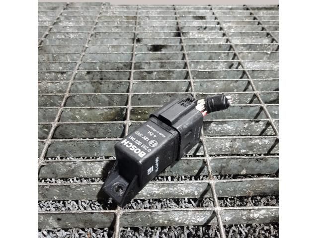 bontott CHEVROLET CAPTIVA Izzító Relé