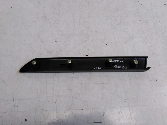 bontott CHEVROLET CAPTIVA Jobb első Ajtó Kárpit Díszléc