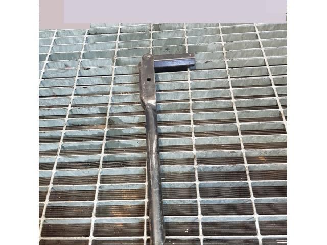 bontott CHEVROLET CAPTIVA Szerszámkészlet