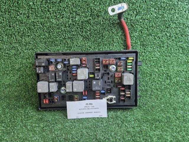 bontott CHEVROLET CRUZE Biztosítéktábla Motortér