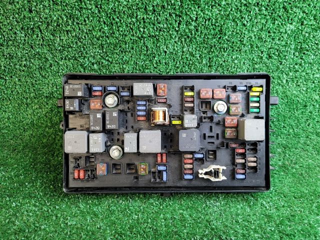 bontott CHEVROLET CRUZE Biztosítéktábla Motortér