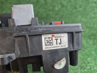 bontott CHEVROLET CRUZE Biztosítéktábla Motortér