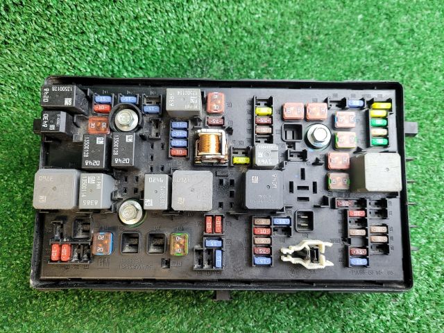 bontott CHEVROLET CRUZE Biztosítéktábla Motortér