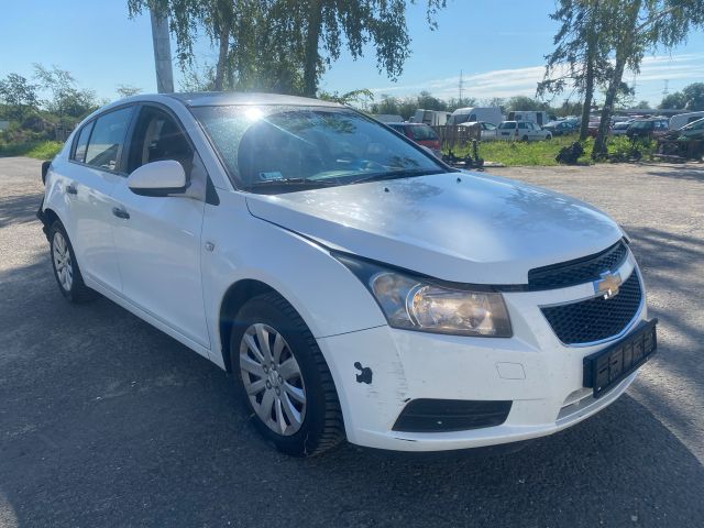 bontott CHEVROLET CRUZE Biztosítéktábla Motortér