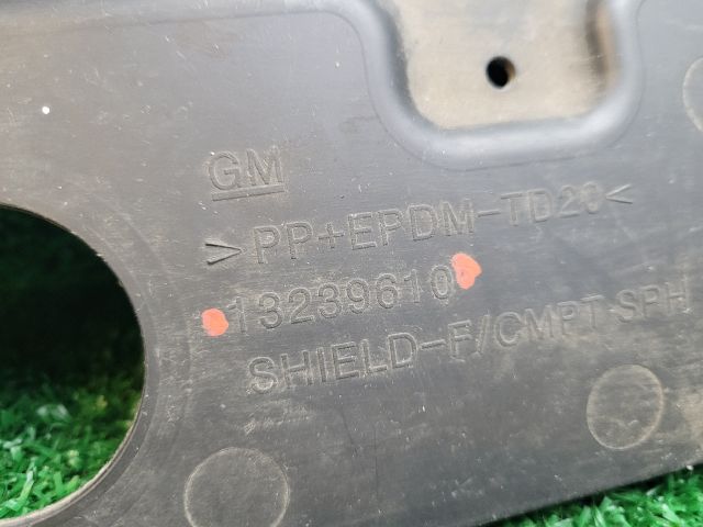 bontott CHEVROLET CRUZE Jobb Motorburkolat