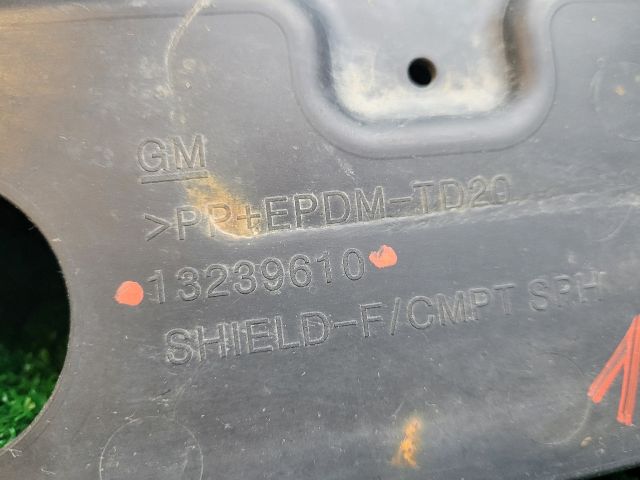 bontott CHEVROLET CRUZE Jobb Motorburkolat