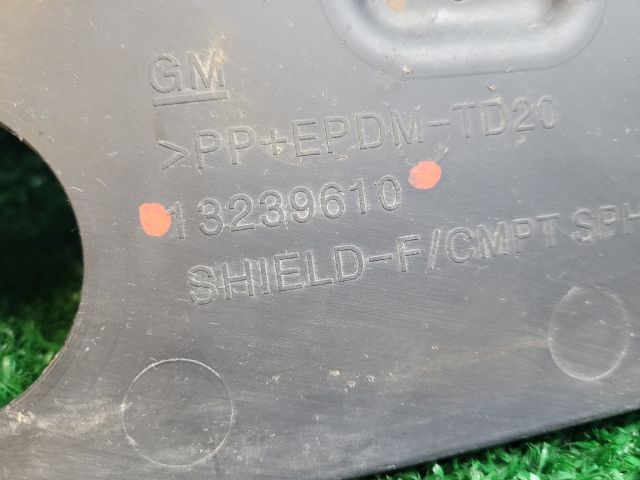 bontott CHEVROLET CRUZE Jobb Motorburkolat