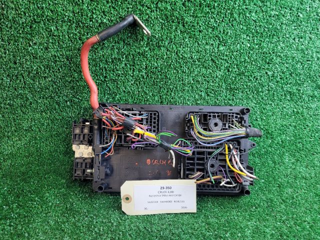 bontott CHEVROLET CRUZE Biztosítéktábla Motortér