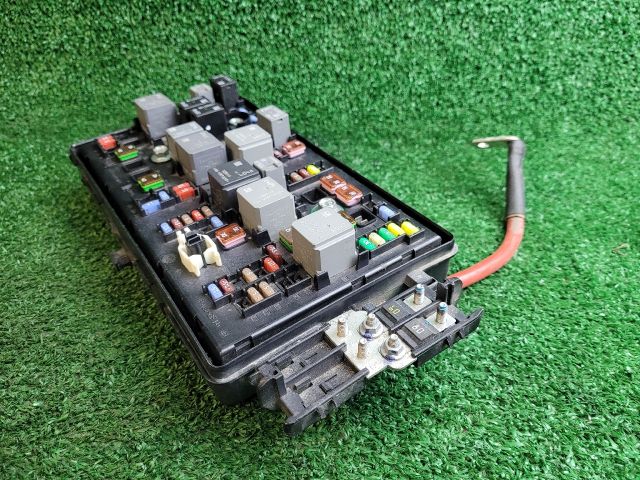 bontott CHEVROLET CRUZE Biztosítéktábla Motortér