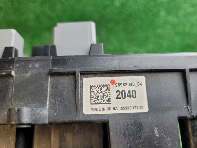 bontott CHEVROLET CRUZE Biztosítéktábla Motortér