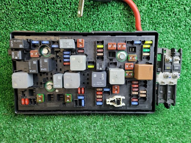 bontott CHEVROLET CRUZE Biztosítéktábla Motortér