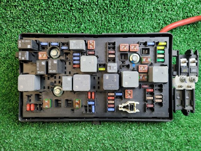 bontott CHEVROLET CRUZE Biztosítéktábla Motortér