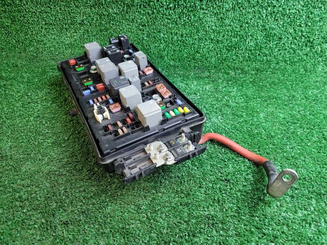 bontott CHEVROLET CRUZE Biztosítéktábla Motortér