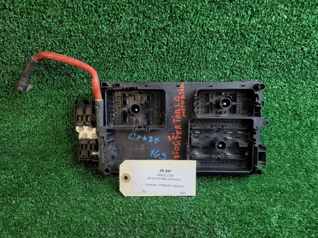 bontott CHEVROLET CRUZE Biztosítéktábla Motortér