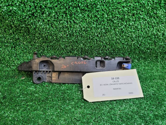 bontott CHEVROLET CRUZE Bal első Lökhárító Tartó (Műanyag)