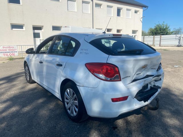 bontott CHEVROLET CRUZE Bal első Sárvédő