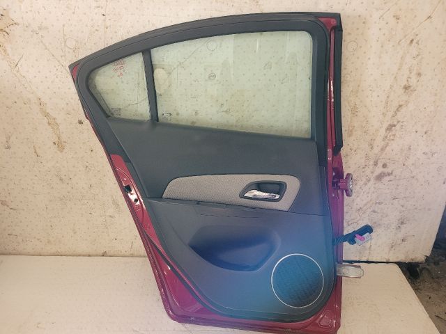 bontott CHEVROLET CRUZE Bal hátsó Ajtó (Részeivel)