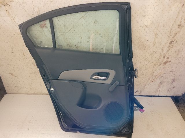 bontott CHEVROLET CRUZE Bal hátsó Ajtó (Részeivel)
