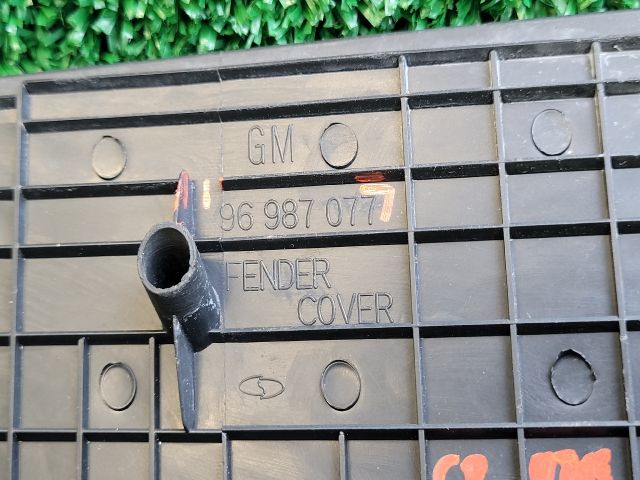 bontott CHEVROLET CRUZE Bal Sárvédő Csavar Burkolat