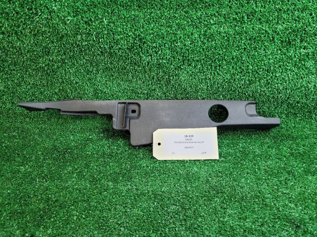 bontott CHEVROLET CRUZE Bal Sárvédő Csavar Burkolat