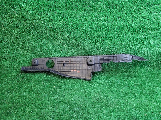 bontott CHEVROLET CRUZE Bal Sárvédő Csavar Burkolat