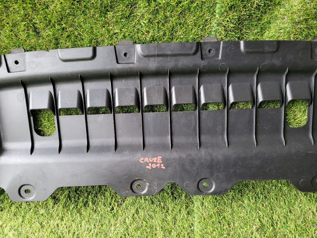 bontott CHEVROLET CRUZE Első Lökhárító Alsó (Műanyag)