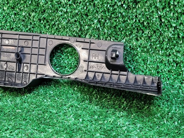 bontott CHEVROLET CRUZE Jobb Sárvédő Csavar Burkolat