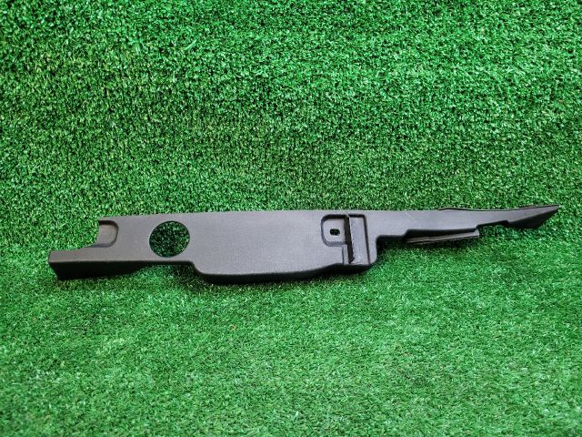 bontott CHEVROLET CRUZE Jobb Sárvédő Csavar Burkolat