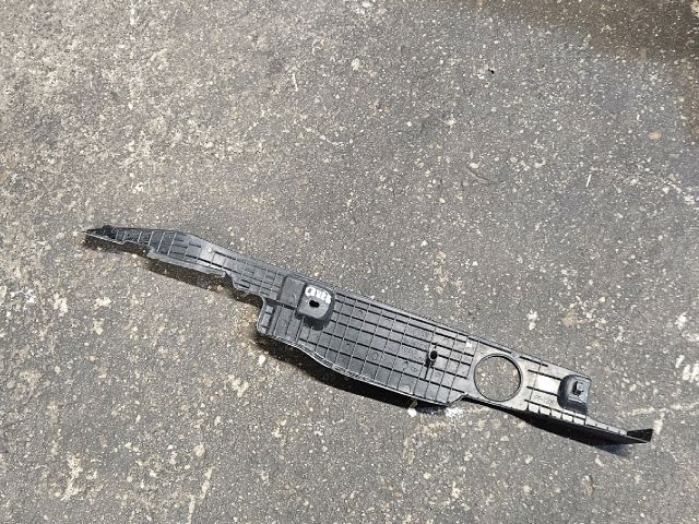 bontott CHEVROLET CRUZE Jobb Sárvédő Csavar Burkolat