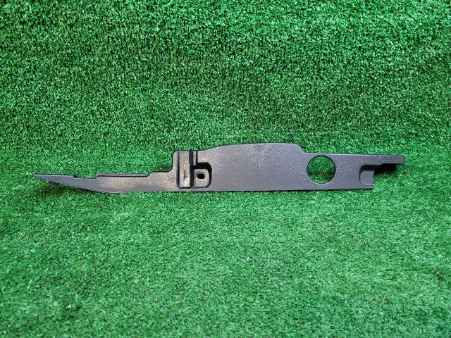 bontott CHEVROLET CRUZE Jobb Sárvédő Csavar Burkolat