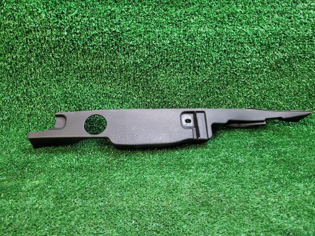 bontott CHEVROLET CRUZE Jobb Sárvédő Csavar Burkolat